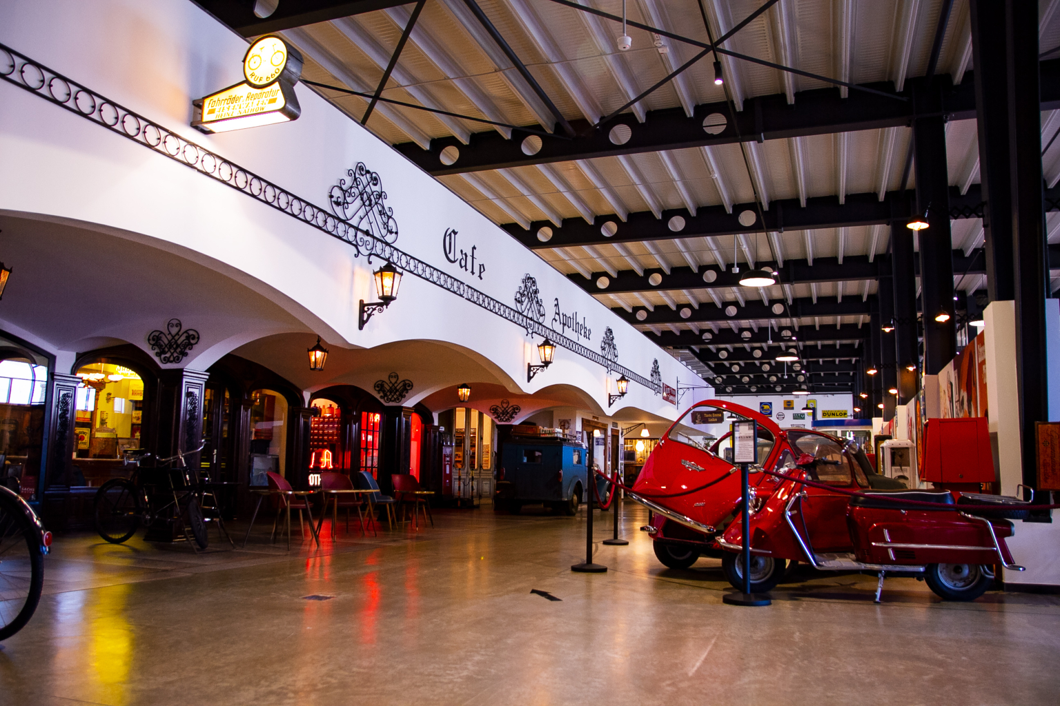 Spannende Zylinderhaus Museum Fr Oldtimer Und Technik Fotos